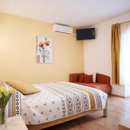 Guest house Galovic Brsec